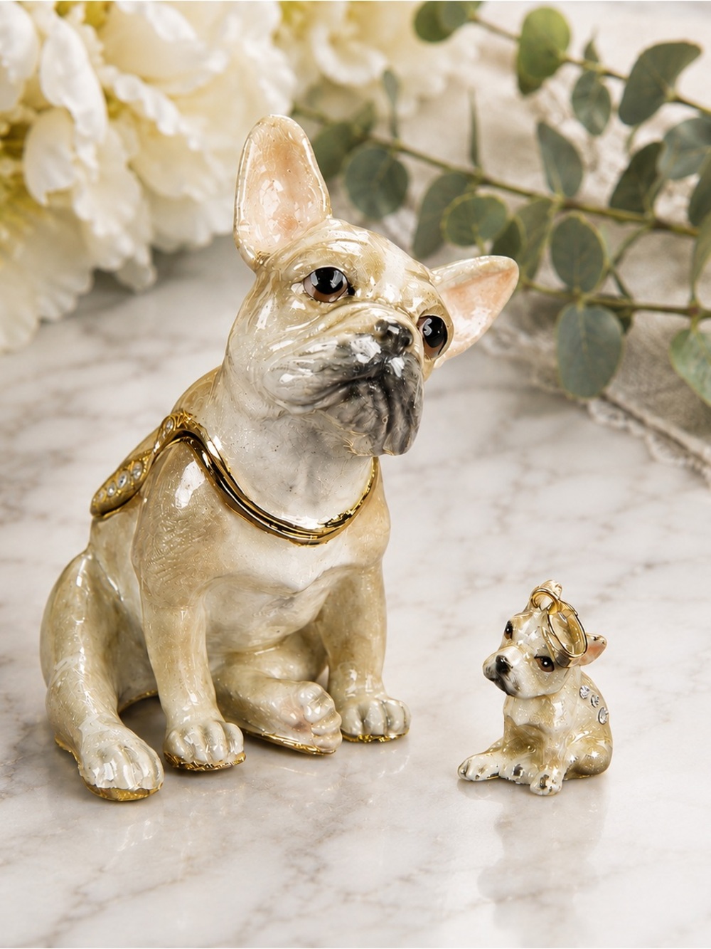 Kingston Designs Tanner French Bulldog Figurine Set W/Pendant. Cream & Gold 2.5”